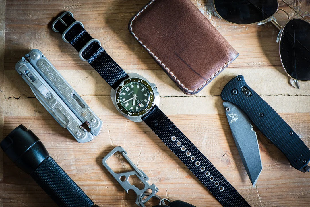 The Differences Between 3-Ring Straps and Military-Style Straps