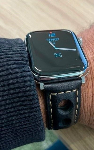 A Guide to Styling Your Apple Watch with BluShark's Premium Bands