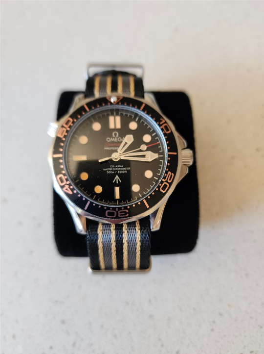 Discover BluShark Watch Strap Materials: Nylon vs. Rubber vs. Leather