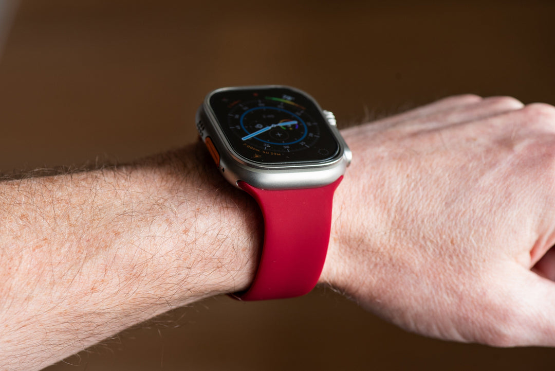 BluShark Two-Piece Strap Apple Band Silicone Solid - Apple Red